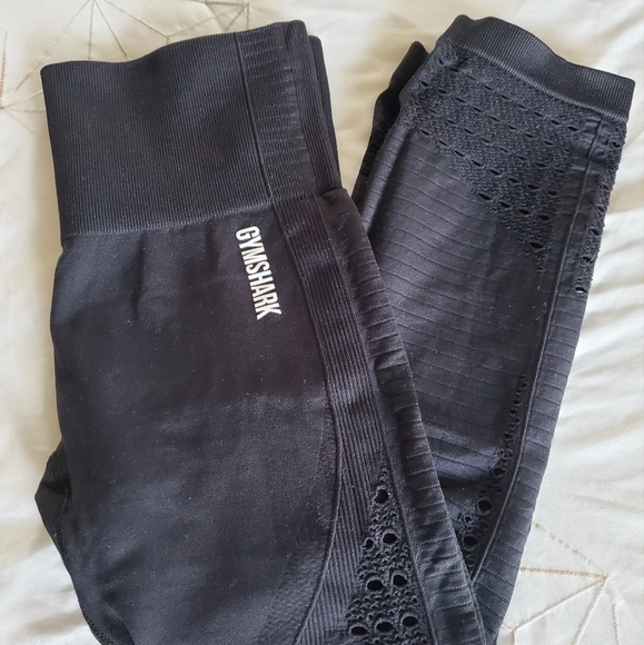Black CROPPED Gymshark Leggings - Picture 2 of 3